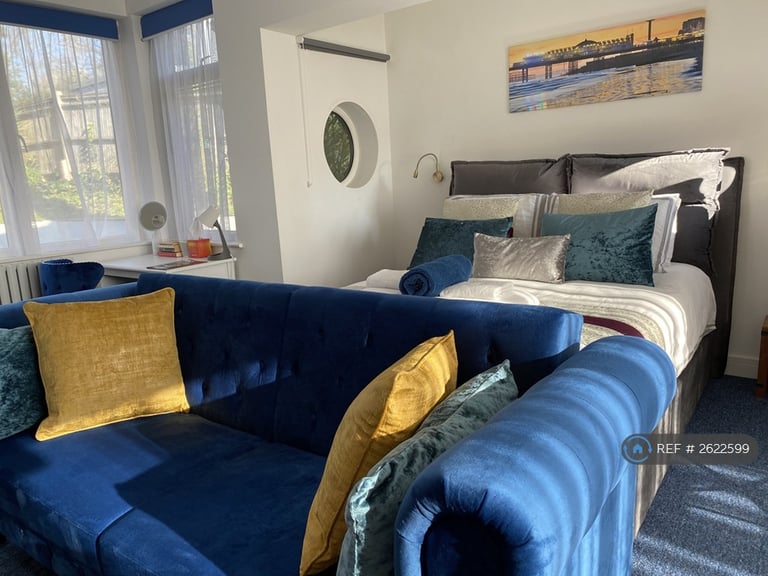 Studio flat in Surrenden Crescent, Brighton, BN1 (#2622599)