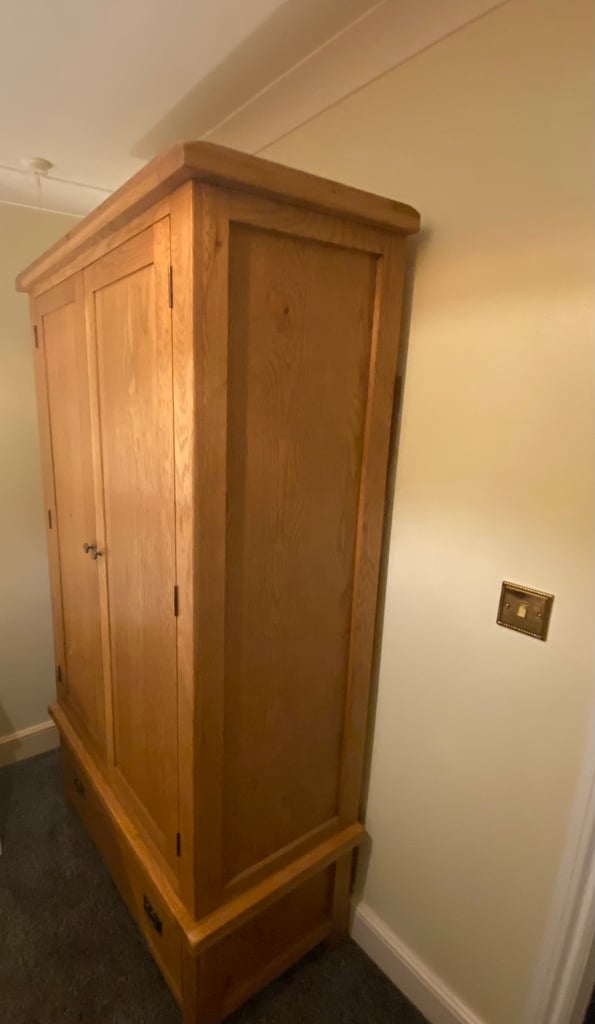 image for OAK Wardrobe 