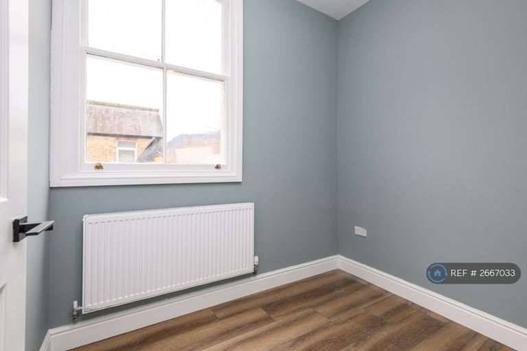 3 bedroom flat in High Street, Rochester, ME1 (3 bed) (#2667033)