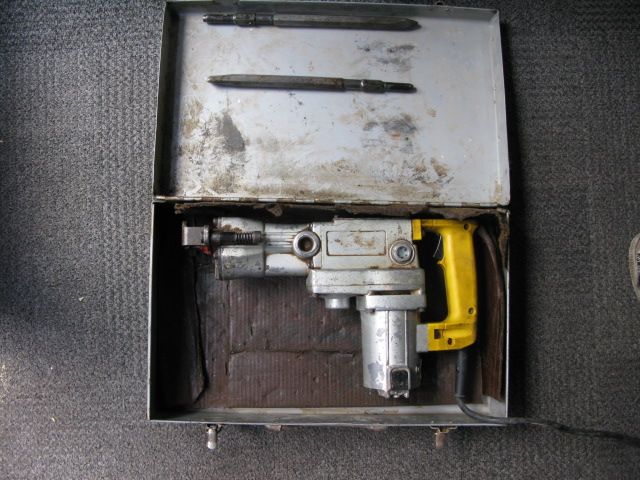 Heavy Duty Old Rotary Hammer . Oil Feeder, Carrying Case . With 2 chisels