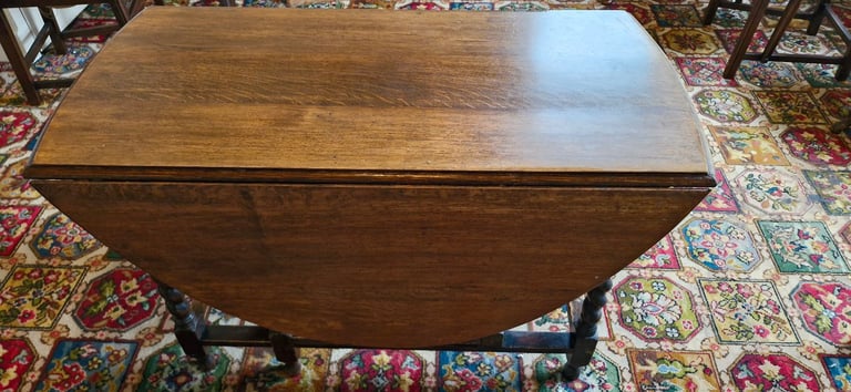 Antique Oval Solid Oak Drop Leafed Dining Table & 6 Chairs