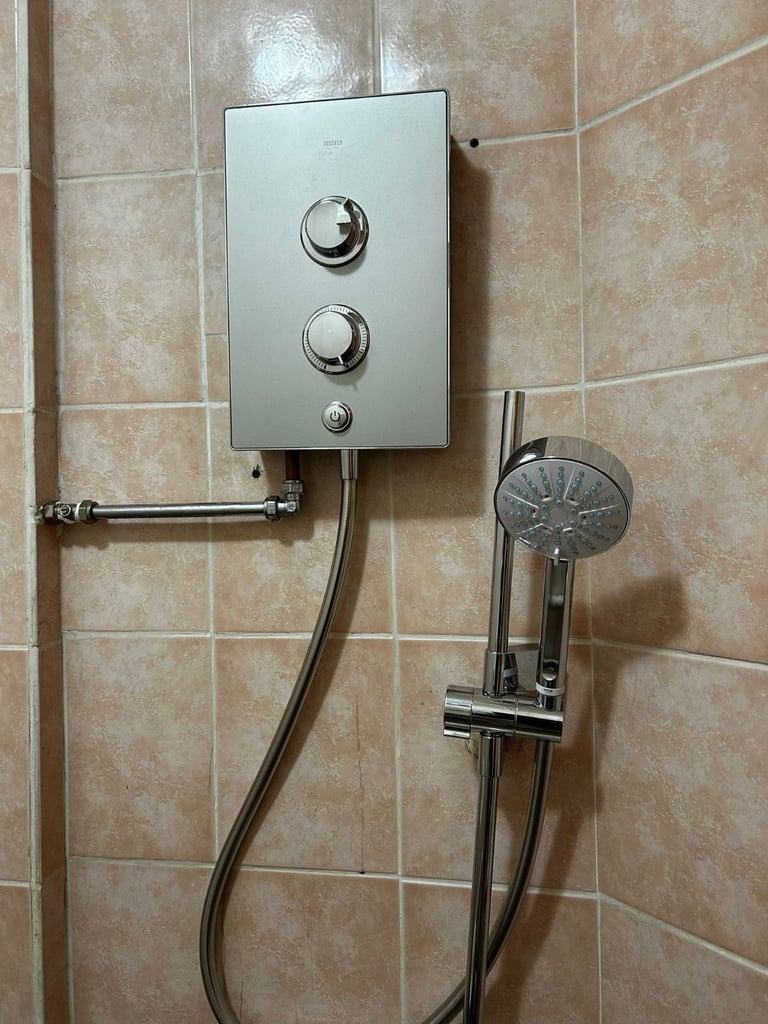 3 bedroom house Fully Furnished 1 Bathroom 1 Shower Wet Room to rent £1450.00pcm Great Location