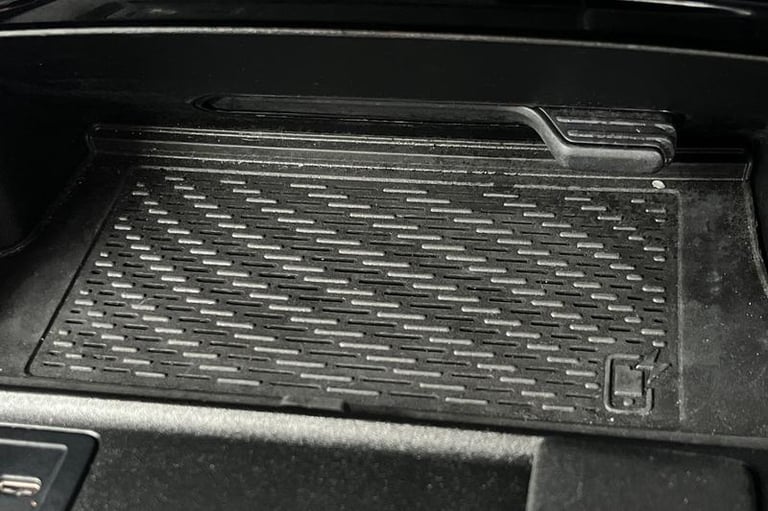 2020 Mercedes-Benz A-Class A180 AMG Line Executive NAVIGATION, HEATED SEATS, REAR CAMERA! Manual ...