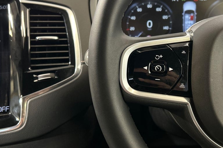 2021 Volvo XC90 Recharge R-Design, T8 AWD plug-in hybrid, 7 Seats ESTATE Petrol/Electric Hybrid A...