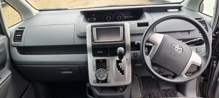 TOYOTA NOAH WELCAB WITH DISABILITY / DISABLED ACCESS SEAT