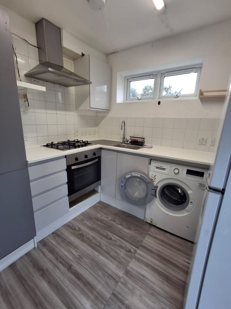 Modern 2-Bedroom Apartment with Garden & Private Parking – E17 