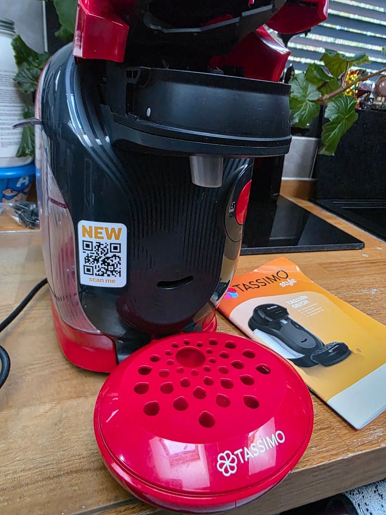 Bosch Tassimo Vivy 2 Red Coffee Pod Machine. Auto Hot Drink Chocolate expresso Latte Barista maker