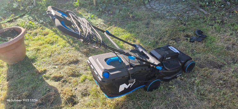 image for Electric lawnmower 