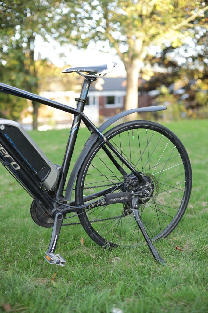 Carrera Crossfire E Electric Hybrid Bike 700C Shimano Altus SR Suntour HESC + Extras