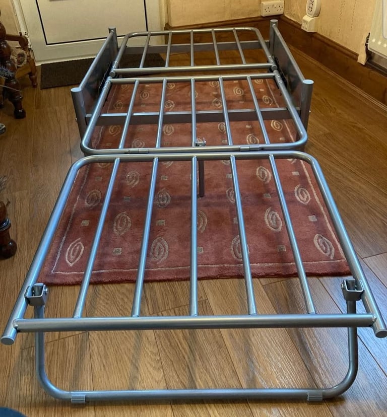 Futon single chair and folds to a single sofa bed NEW