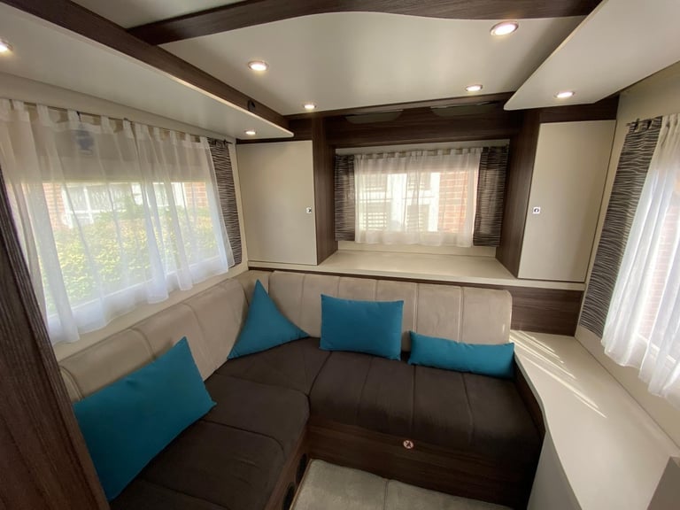 BENIMAR MILEO 282 - REAR LOUNGE - DROP DOWN BEDS - LEVELLERS - WIFI - HAB AIRCON