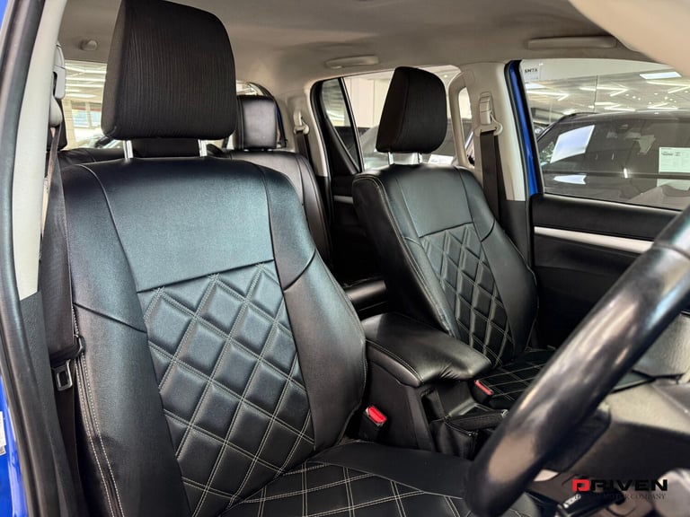 HUGE SPEC! TOYOTA HILUX INVINCIBLE 2.4 D-4D 4WD AUTO + NO VAT + FREE DELIVERY!