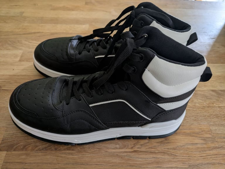 image for Mens black & white Hi-top boots size 9 worn once 