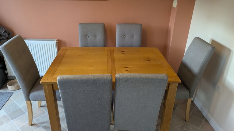 image for Real Oak extendable dining table with 6 seats