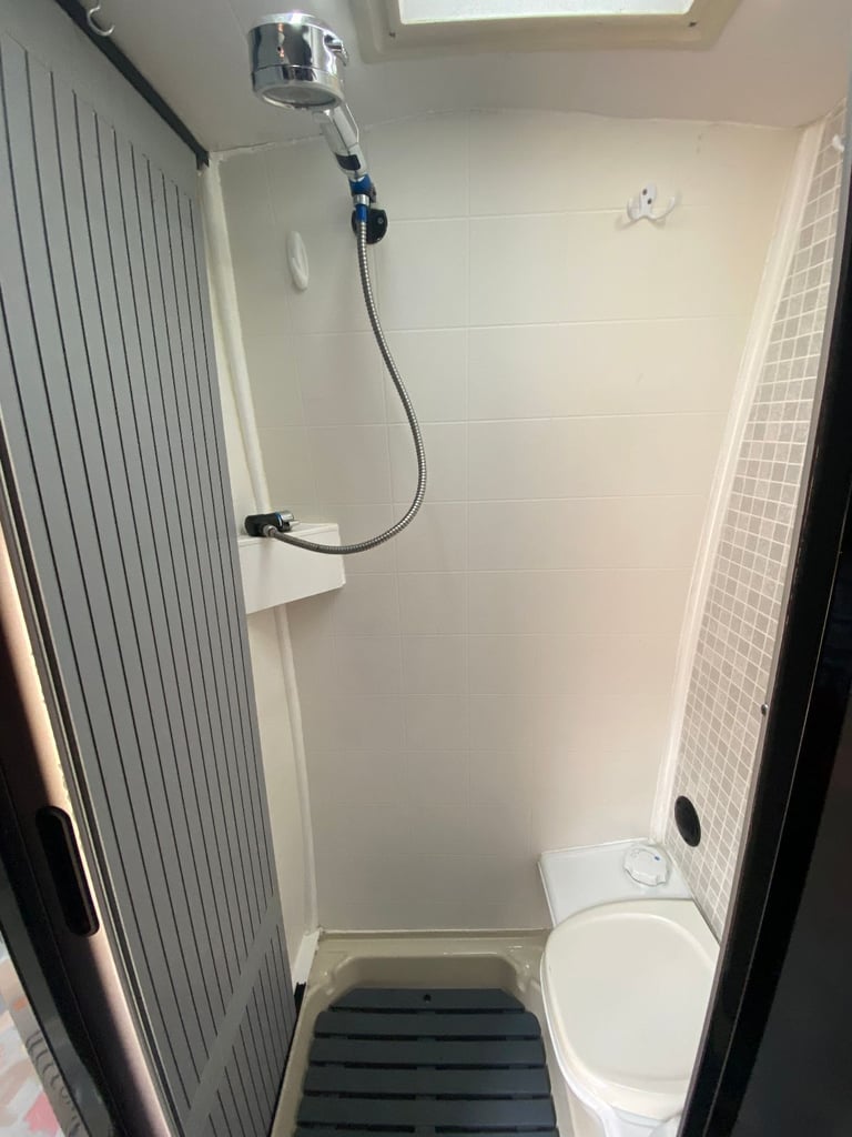 MUST SELL  - Volkswagen, CRAFTER, 2010, LWB manual 6 speed 2459 (cc)