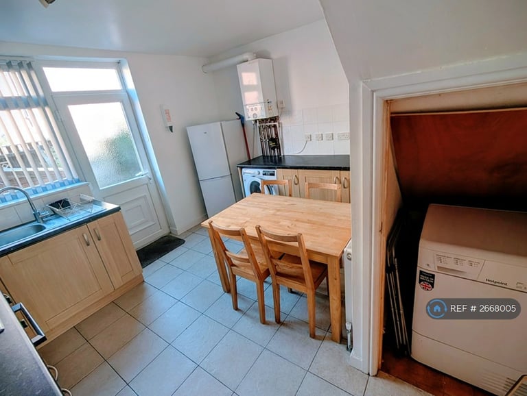 2 bedroom house in Manor Avenue, Leeds, LS6 (2 bed) (#2668005)