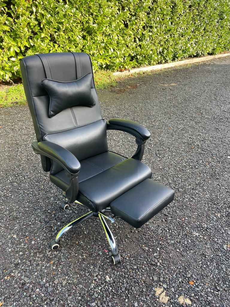 FREE DELIVERY 🥰🚚🥰 BLACK LEATHER OFFICE SPINNING CHAIR GREAT CONDITION 