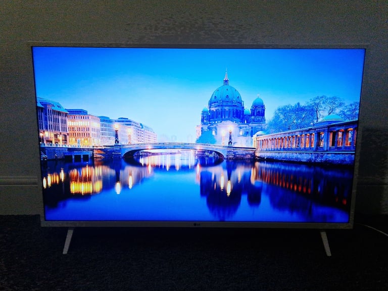 LG Smart TV HDR 4K Ultra HD Led 43 inches for sale 