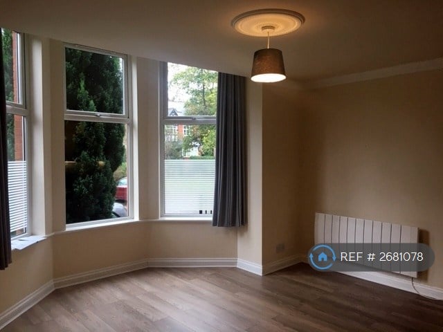 1 bedroom flat in Didsbury, Manchester, M20 (1 bed) (#2681078)
