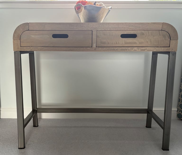 Console Table in good as new condition 