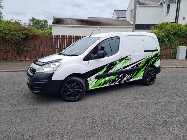 July 2017 Peugeot Partner Professional HDI Diesel Van 1560cc 100 Brake Horse Power Three Front Seats