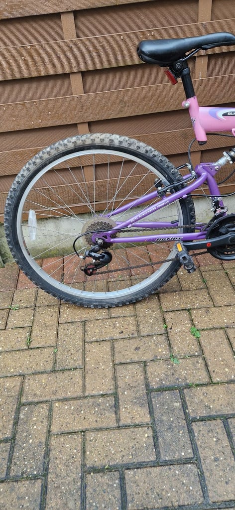 ROCKFOX REFLEX DUAL SUSPENSION 18 INCH FRAME 26 INCH WHEELS. VERY GOOD.