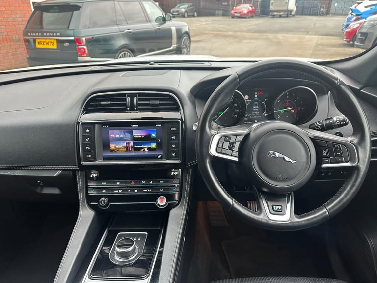 2017 Jaguar F-PACE 2.0 D 180BHP *** HUGE SPEC AWD R - SPORT EDITION *** AUTO