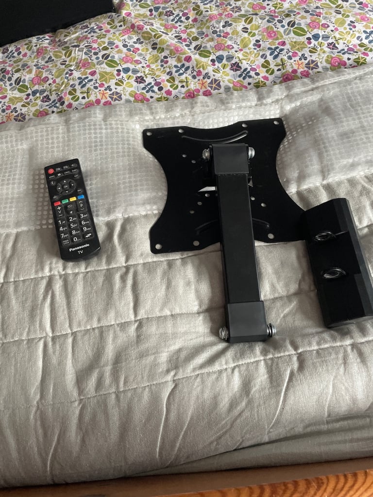 24 inch smart tv with wall mount