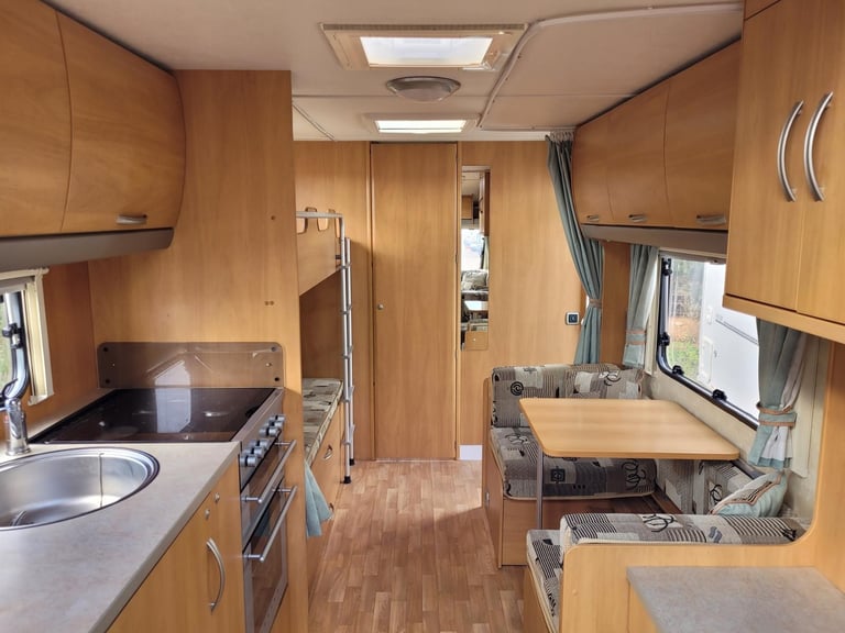 * SALE AGREED*Swift Fairway 590 2005 Twin Axle 6 Berth - Motor Mover, Fixed Bunk