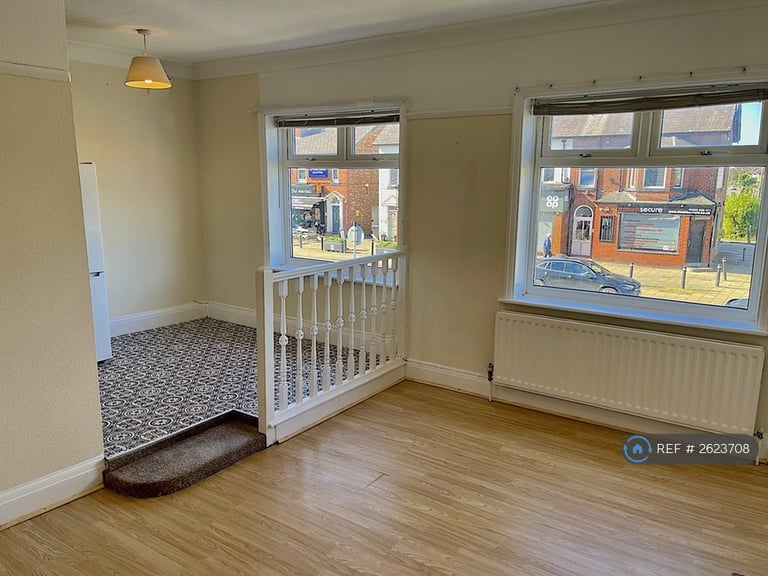 1 bedroom flat in Wilmslow Road, Handforth, Wilmslow, SK9 (1 bed) (#2623708)
