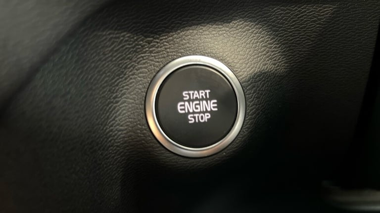 2023 Volvo XC40 Plus, B3 Mild hybrid, Petrol, Dark (360 Parking Camera, Apple Car Play) Estate Pe...