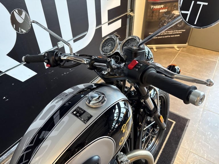 2025 Triumph Bonneville T100 ICON EDITION Petrol black 5 Speed