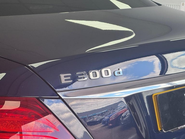 MERCEDES-BENZ E CLASS 2.0 E300d AMG Line Night Edition (Premium Plus) G-Tronic+