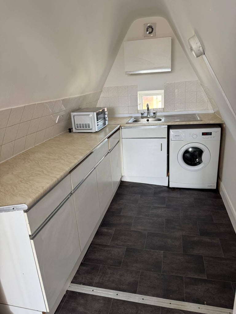 2 Bedroom Flat second Floor in HA3 with Parking
