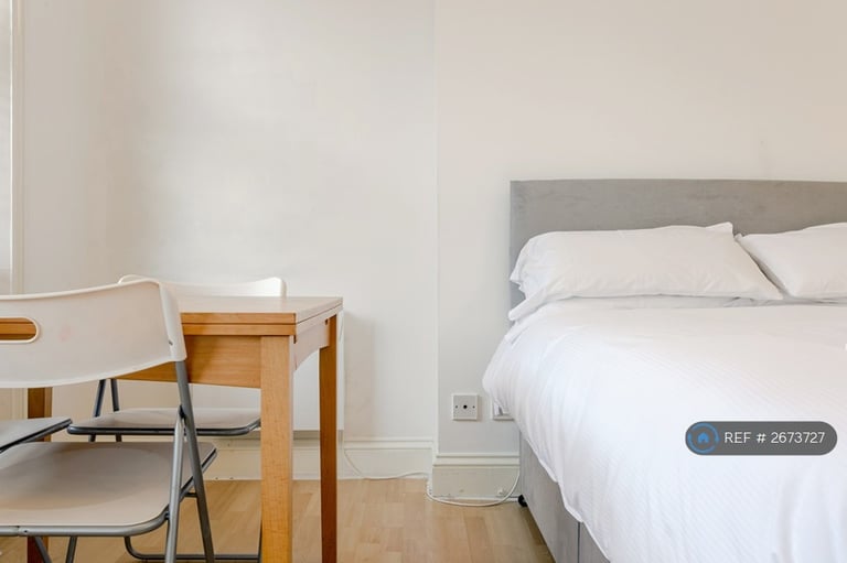 Studio flat in Charleville Rd, London, W14 (#2673727)