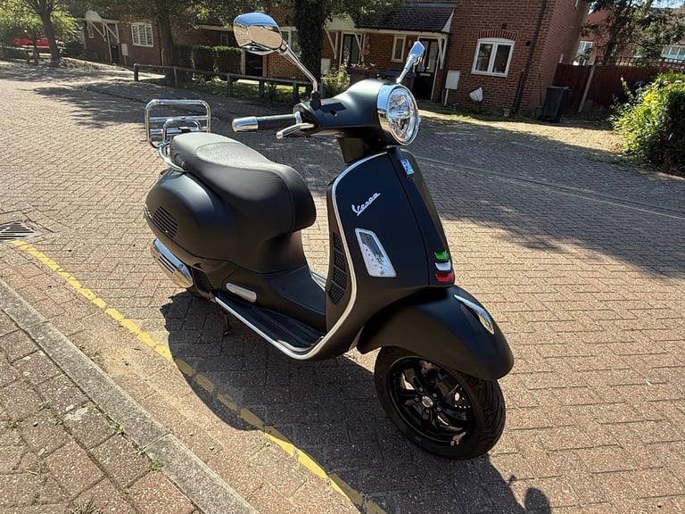 2024 Vespa GTS 125 Supertech - 74 Plate - 190 miles from new