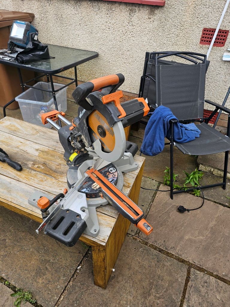 Evolution 1500W 240V 210mm Corded Sliding mitre saw