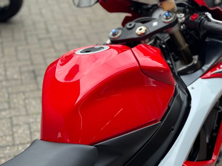 SUZUKI GSXR 600 K7 2007 (07) SUPER SPORT + 14,000 MILES + AKRAPOVIC 