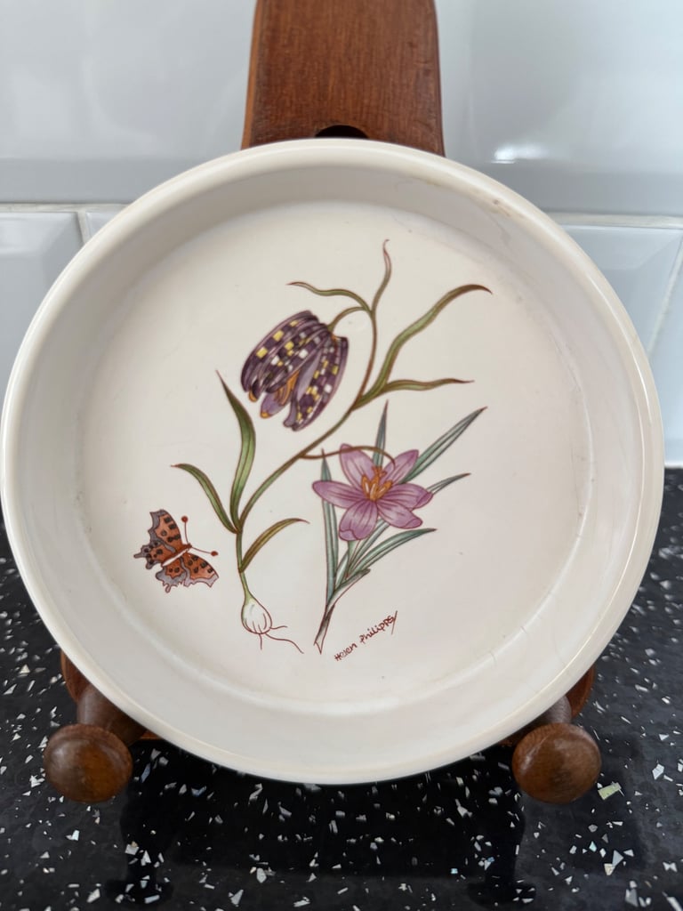 Vintage Runtons Pottery Yorkshire Botanicals Wild Flowers Round Trinket Dish Helen Philipps 5” x 1”