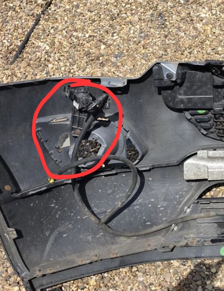 VAUXHALL ANTARA 10-15 PASSENGER SIDE  HEADLAMP NOZZLE WITH PLASTIC CAP IN GREY!