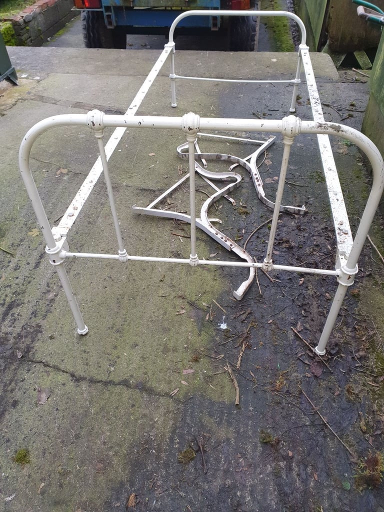 image for Metal bed frame 