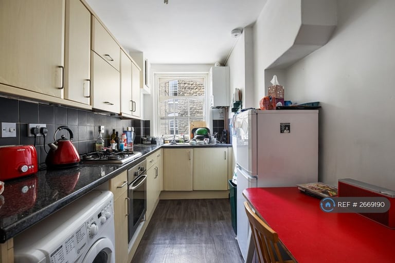 1 bedroom flat in Enfield Cloisters, London, N1 (1 bed) (#2669190)