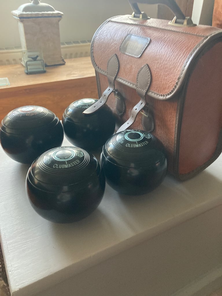 image for Almark Clubmaster Crown Green Bowls Medium 