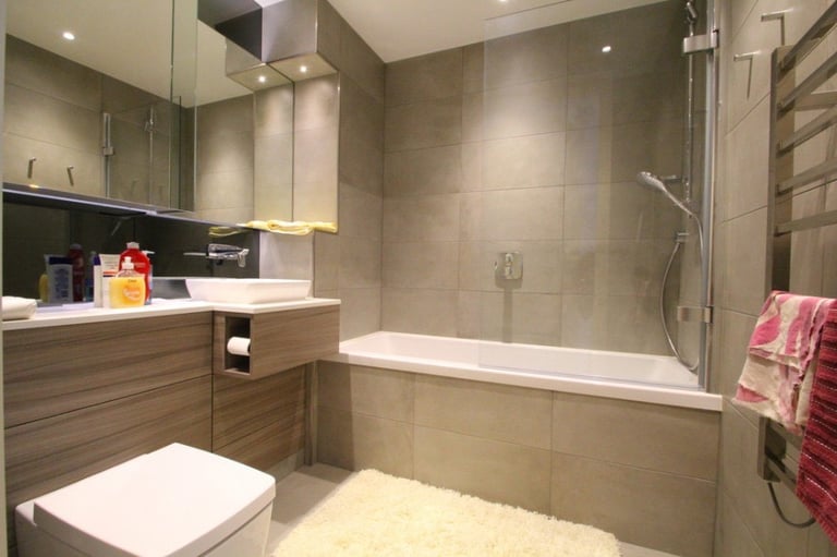 Chain Free! Hane Estate Agents offer a modern 2 bedroom 1st floor flat with a private balcony