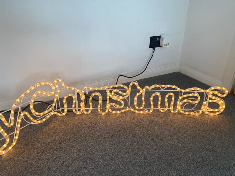 Brand new 6ft long folding indoor/outdoor “Merry Christmas “ rope light 