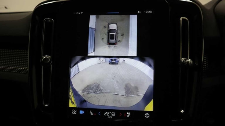 2024 Volvo XC40 2.0 B3 MHEV Plus DCT Auto Euro 6 (s/s) 5dr ESTATE Petrol/Electric Hybrid Automatic