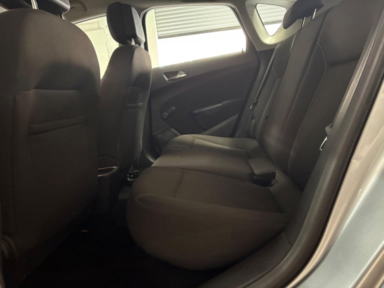 2014 Vauxhall Astra 1.4 16v Design Euro 5 5dr HATCHBACK Petrol Manual