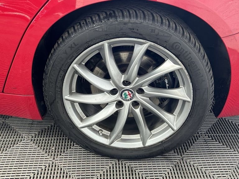 2018 Alfa Romeo Giulia 2.0T Veloce Saloon 4dr Petrol Auto Euro 6 (s/s) (280 ps) Saloon Petrol Aut...