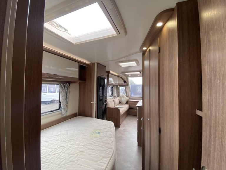 2018 BAILEY UNICORN VALENCIA 4 BERTH TOURING CARAVAN