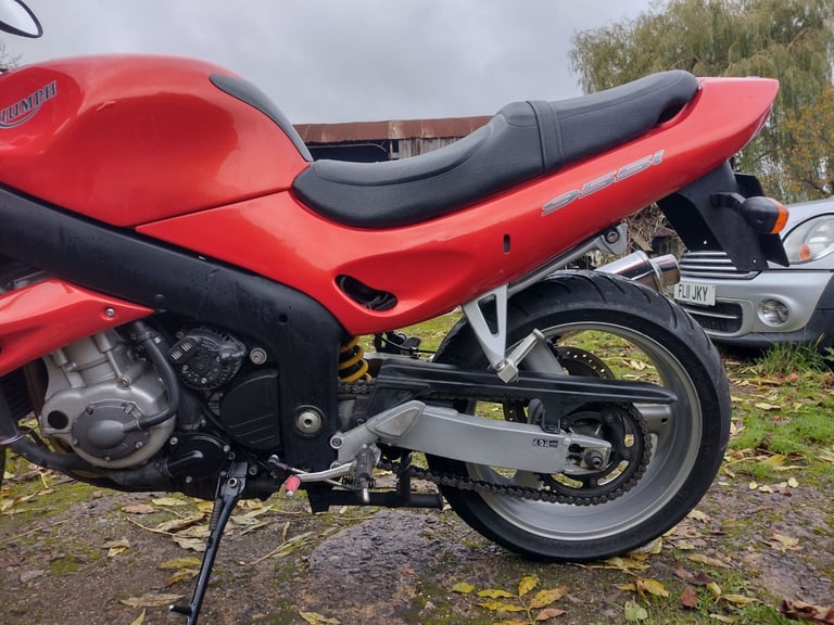 2001 Y. Triumph Sprint RS 955i Sprint RS. ORANGE. 22K, NEW MOT VGC. 3 KEYS. HEATED GRIPS.
